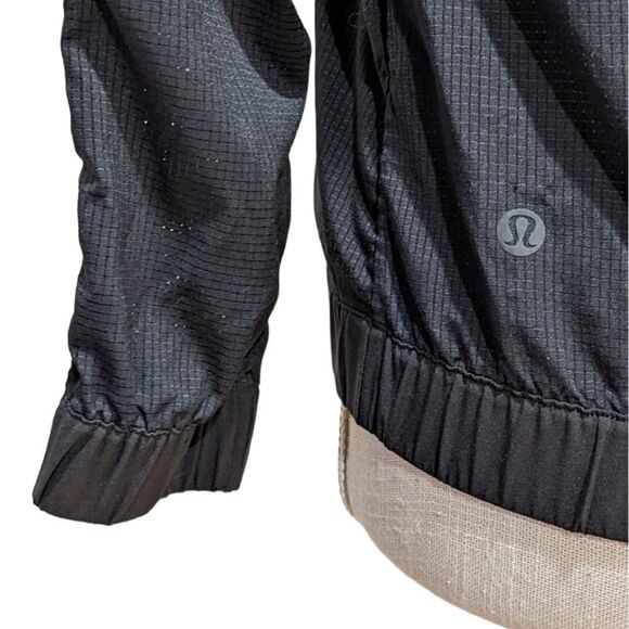 Lululemon Pack Light 1/2 Zip Pullover Jacket- Black Women's Size 2 Lightweight - Picture 14 of 15